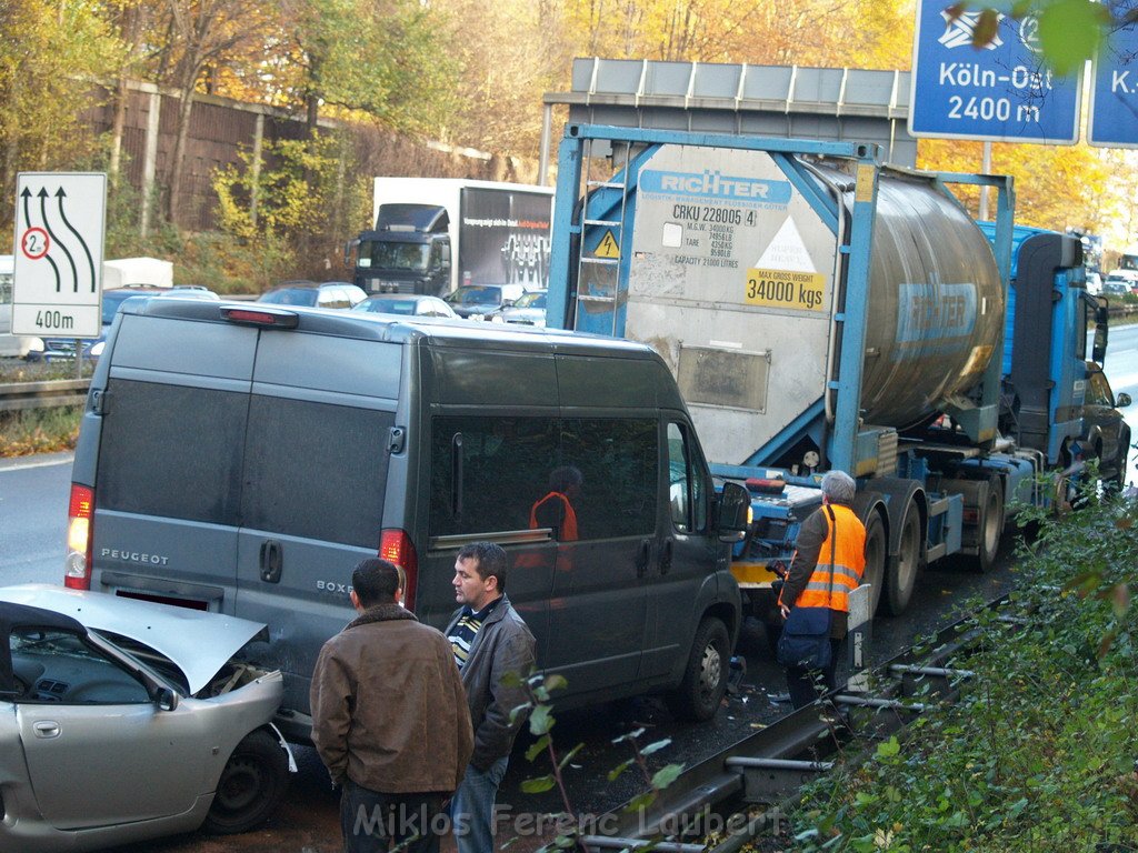 VU A3 Rich Franfurt Ausfahrt Koeln Dellbrueck PKW LKW  P10.JPG